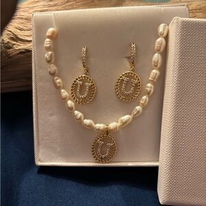 Elegant Goldtone and Faux Pearl Jewelry Set‎